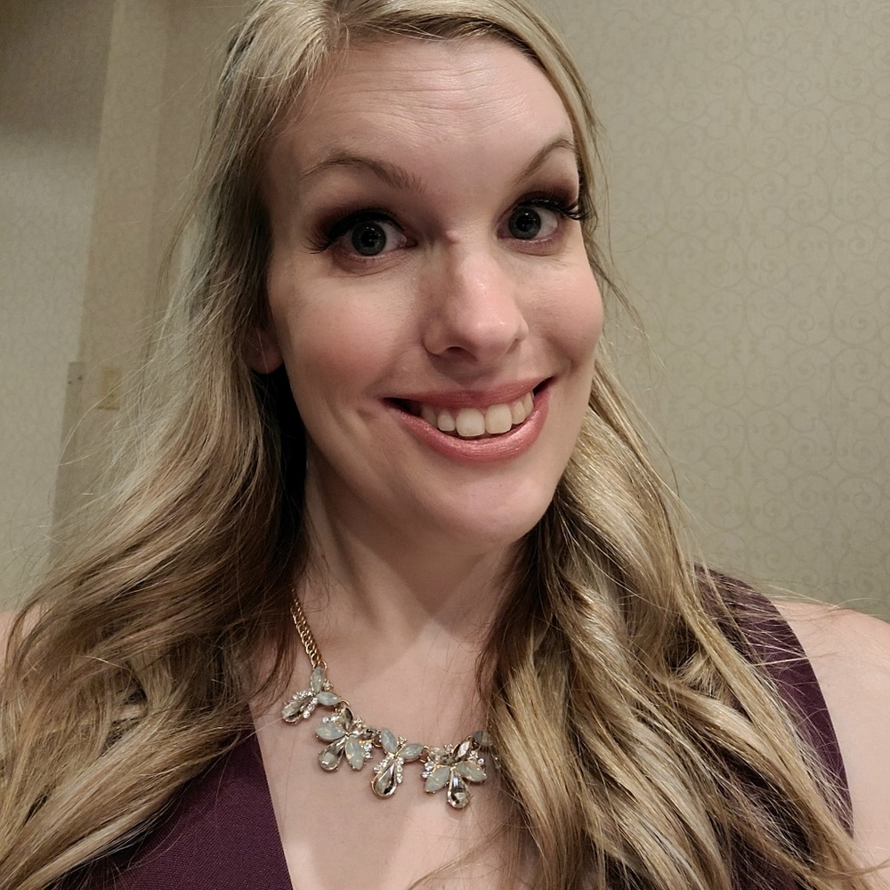 Meet your Posher, Elizabeth